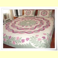 Hawaiian Bedspread-Hibiscus Lei Hawaiian Bedspread-Hibiscus Lei